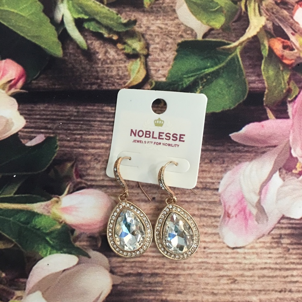 Noblesse Teardrop Dangle Earrings